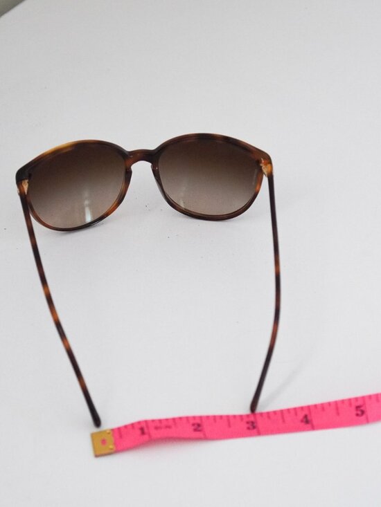 CHANEL SUNGLASSES IN BROWN TORTOISE